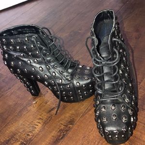 Bucco Ladies Black Boots Skulls Cover Boots